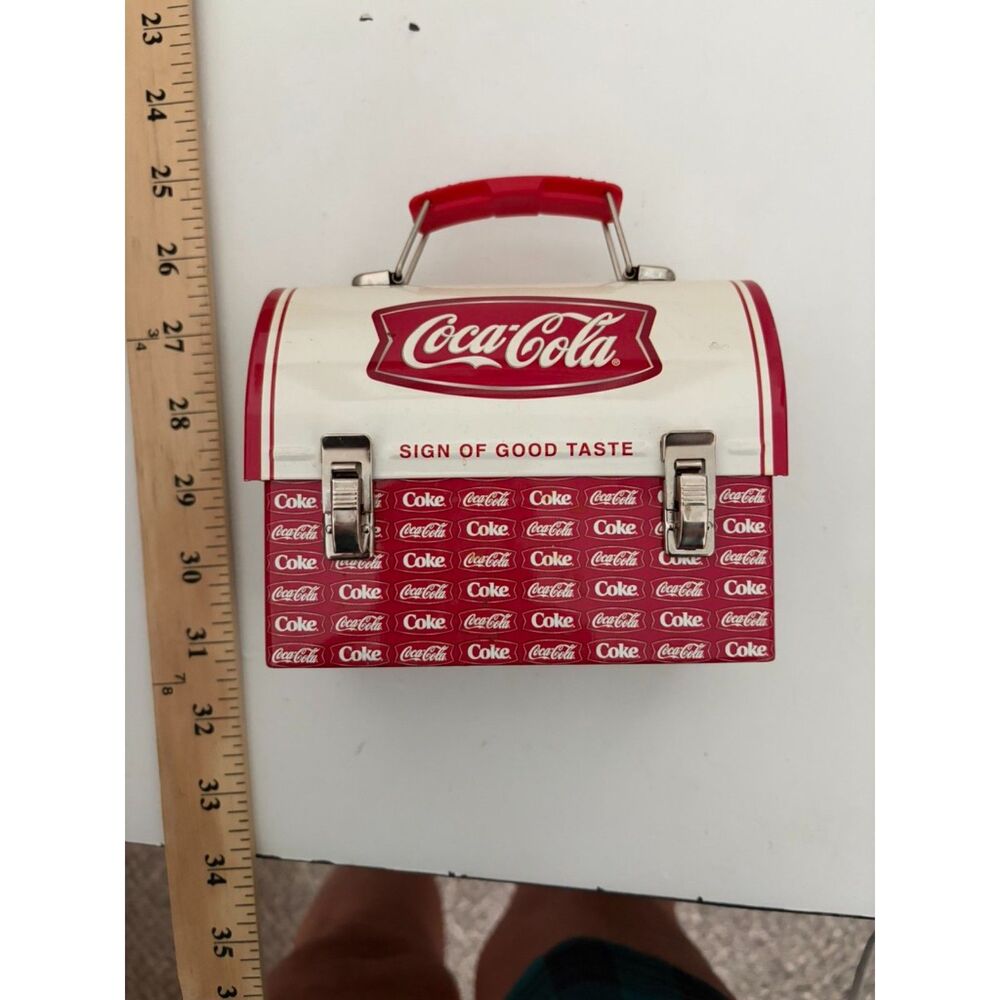 vtg coca cola sign of good taste  Tin Lunch box/Cookie tin